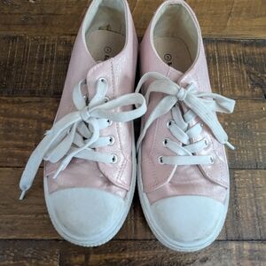 Pink Low-Top Sneakers with White Laces